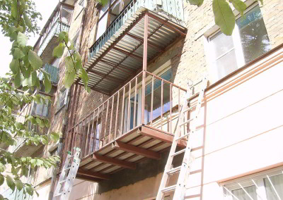 Капитальный ремонт и замена балконной плиты, установка ограждения, крыши